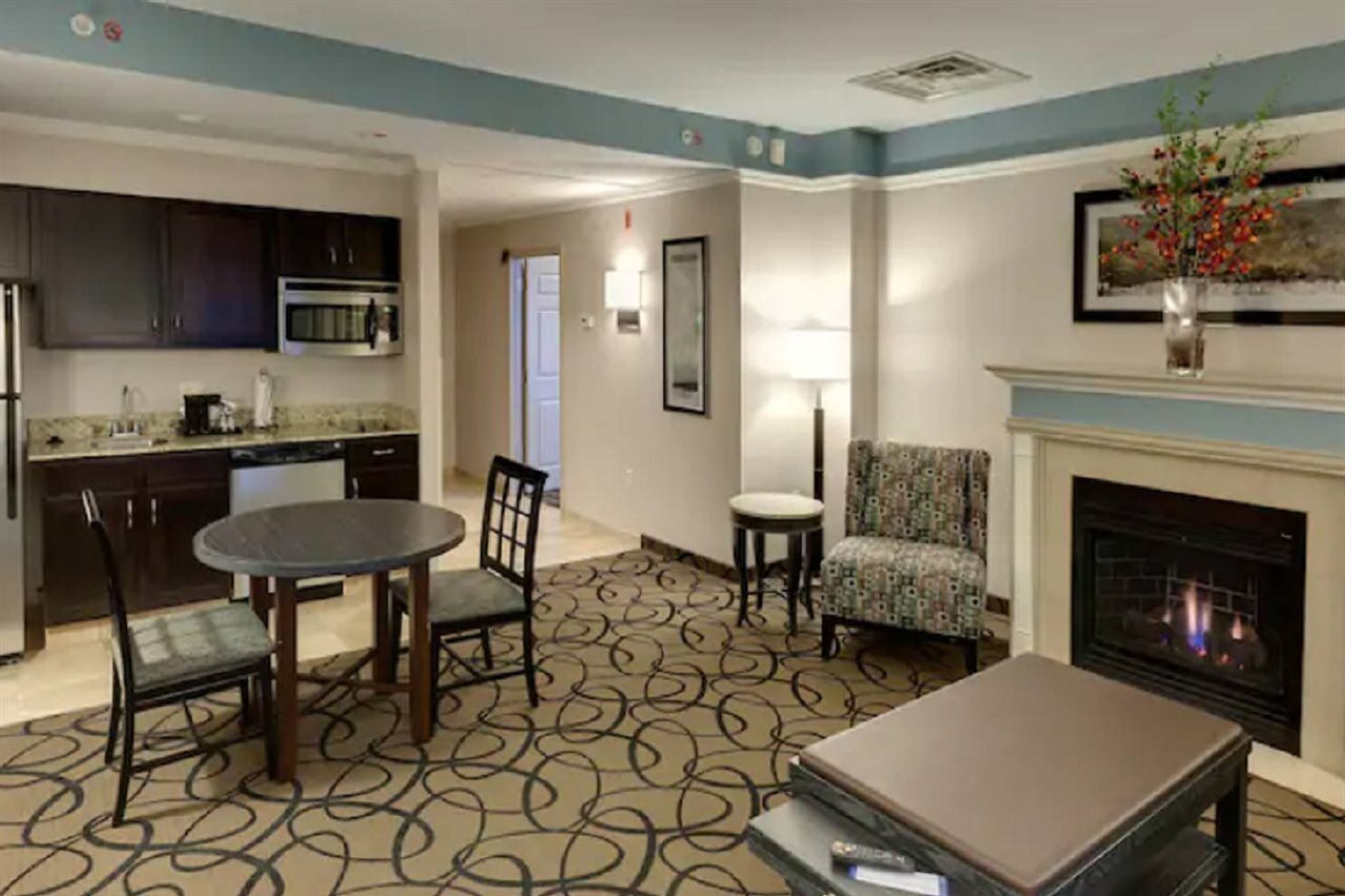 Hampton Inn & Suites Буффало Экстерьер фото